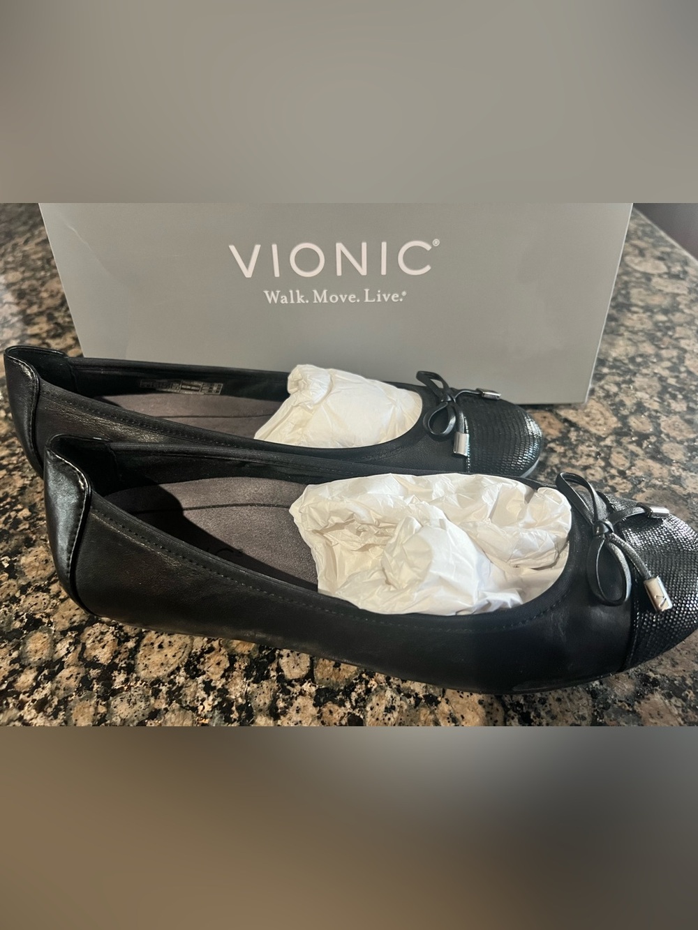 Vionic Minna Black Leather Ballet Flat